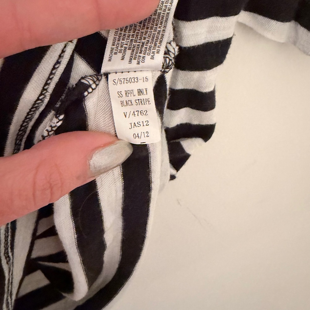 Y2K Old Navy Bella Swan Henley Striped Black and White Top Size S Indie Preppy‎ - Picture 6 of 9
